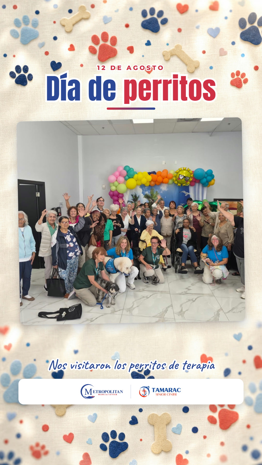 Dia de perritos en Tamarac Senior Center, foto de grupo con los perritos de terapia